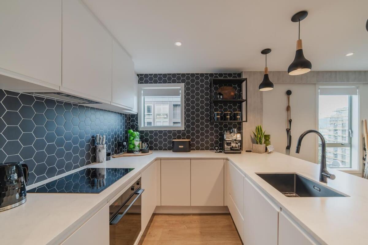 Penthouse Perfection - 2Br Elegance On Worcester St Christchurch Dış mekan fotoğraf