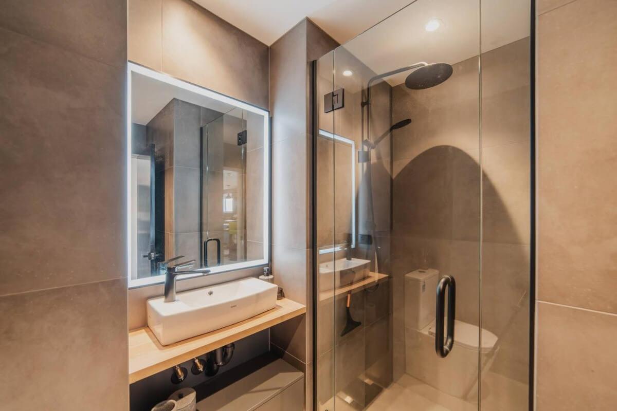 Penthouse Perfection - 2Br Elegance On Worcester St Christchurch Dış mekan fotoğraf