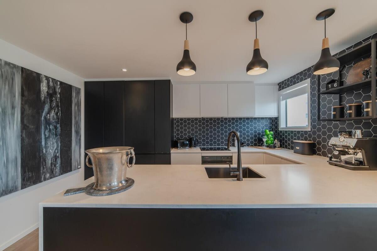 Penthouse Perfection - 2Br Elegance On Worcester St Christchurch Dış mekan fotoğraf