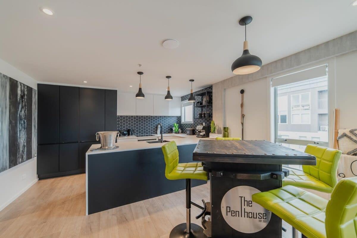 Penthouse Perfection - 2Br Elegance On Worcester St Christchurch Dış mekan fotoğraf
