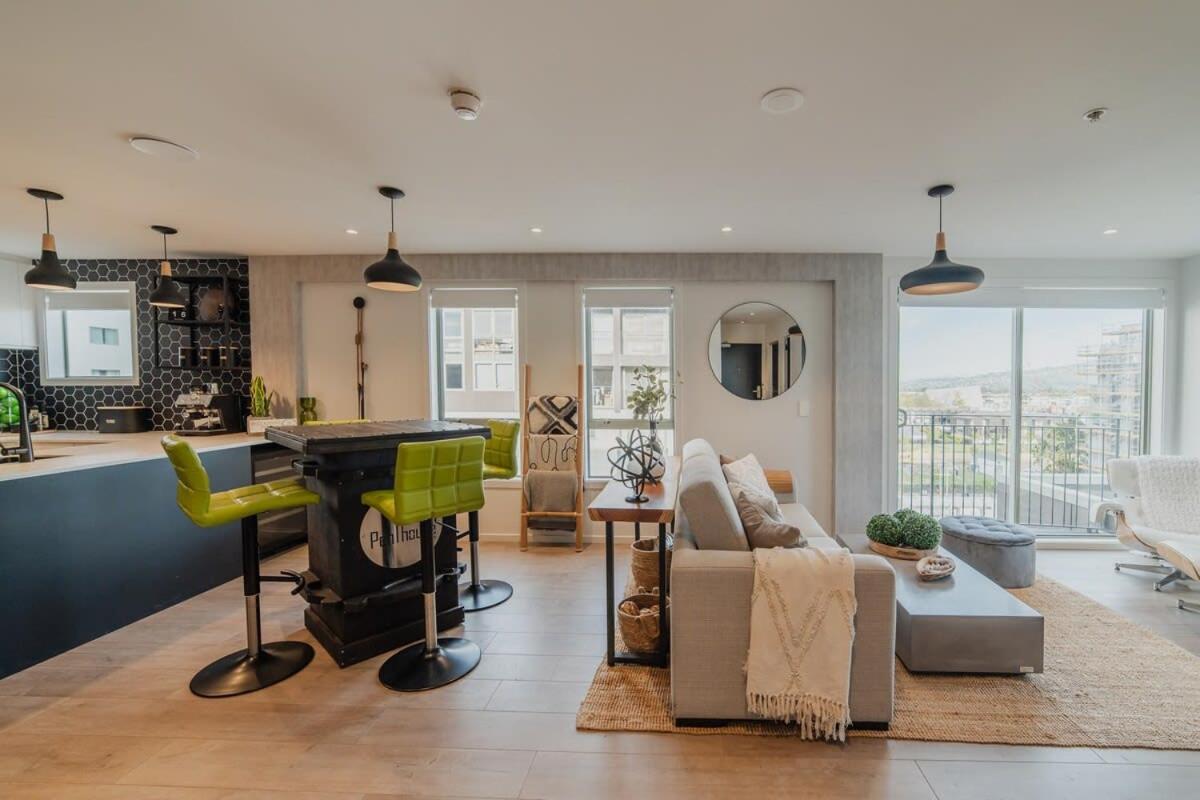 Penthouse Perfection - 2Br Elegance On Worcester St Christchurch Dış mekan fotoğraf