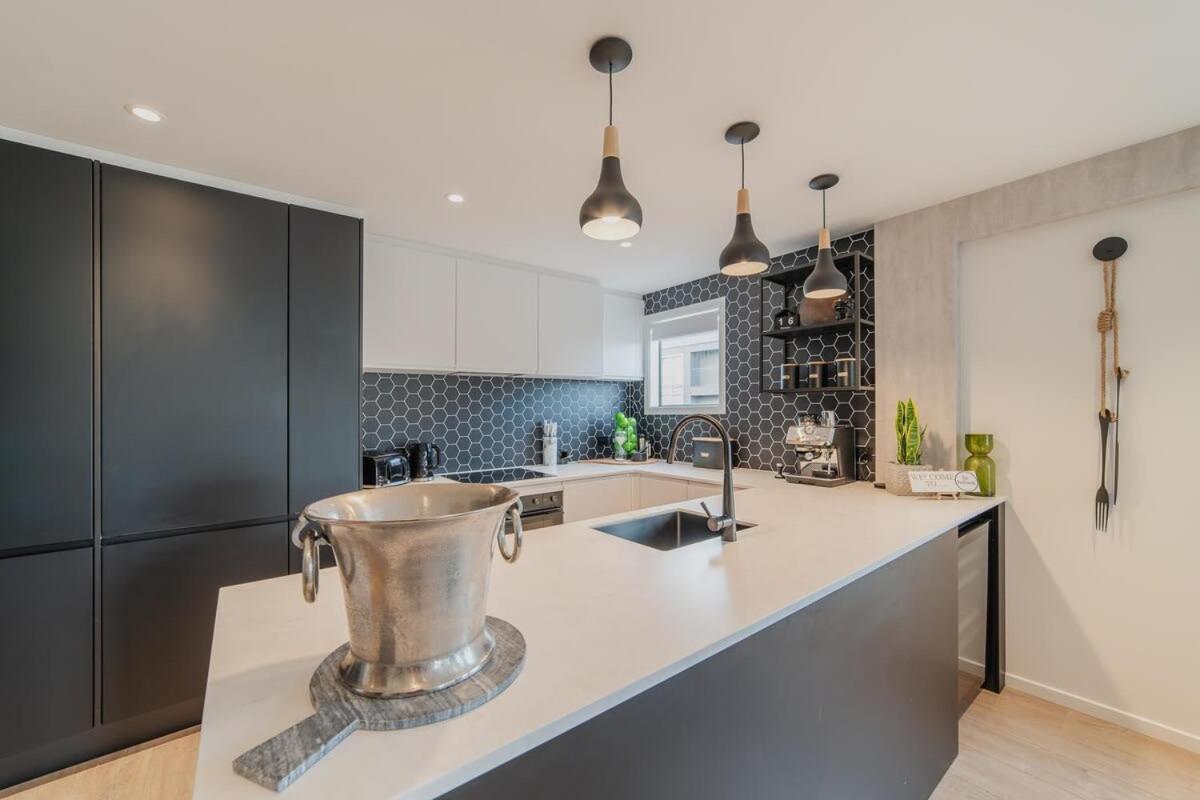 Penthouse Perfection - 2Br Elegance On Worcester St Christchurch Dış mekan fotoğraf