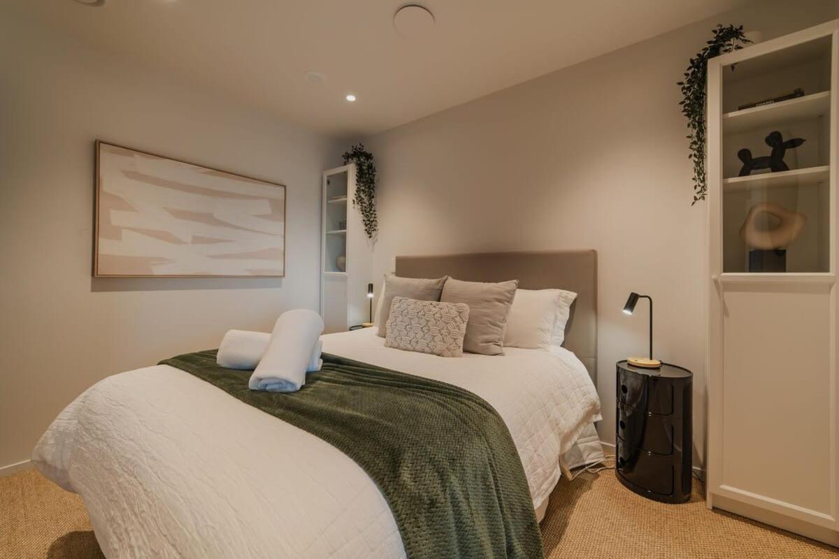 Penthouse Perfection - 2Br Elegance On Worcester St Christchurch Dış mekan fotoğraf