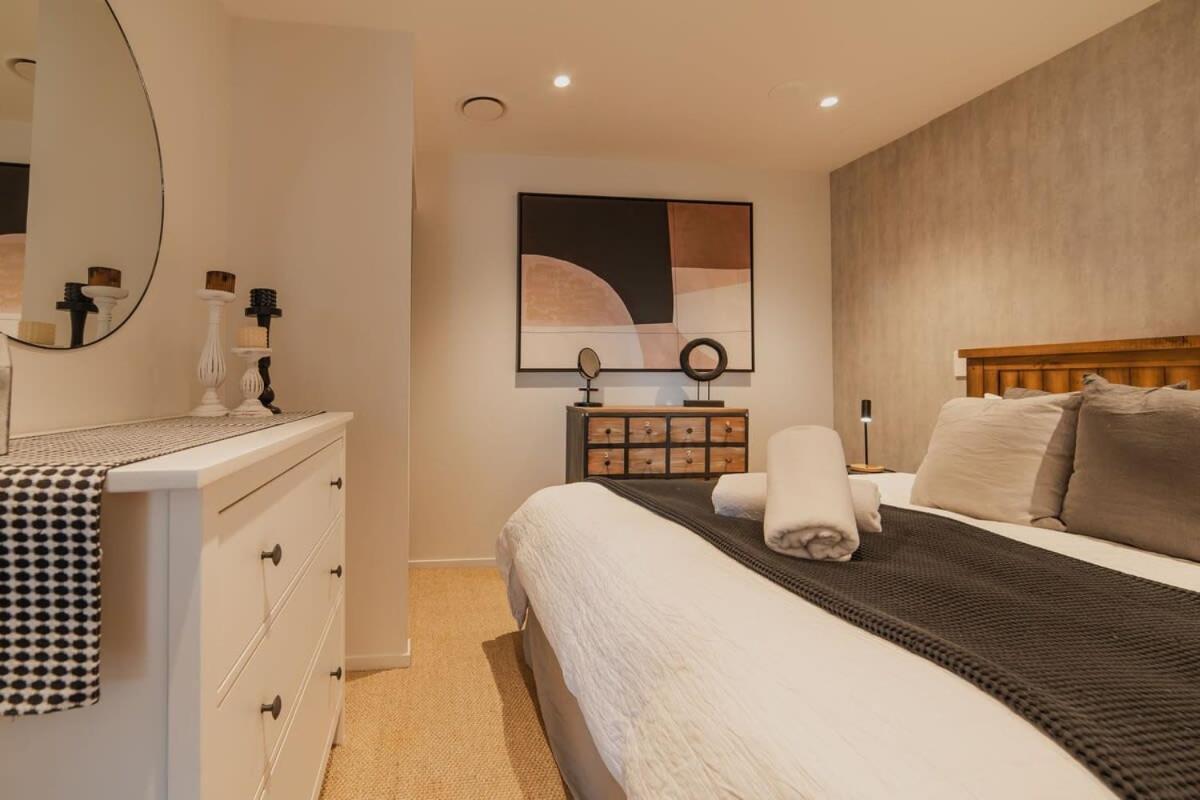 Penthouse Perfection - 2Br Elegance On Worcester St Christchurch Dış mekan fotoğraf