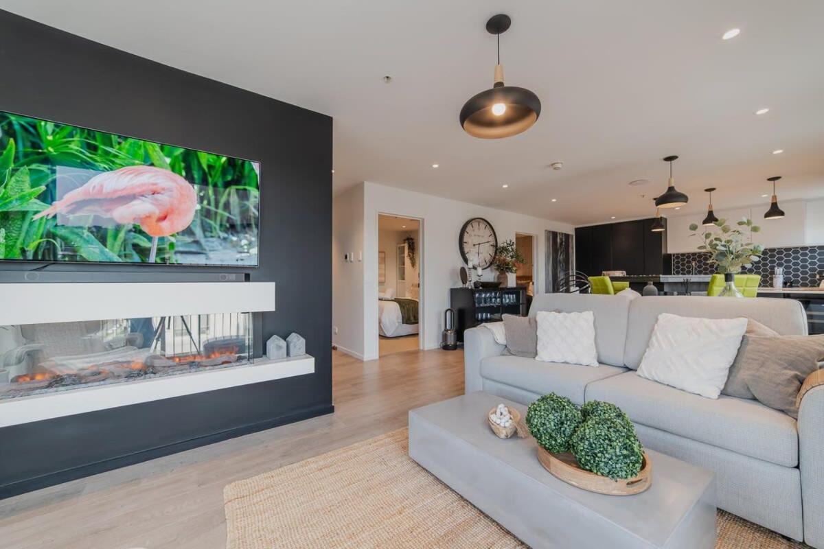 Penthouse Perfection - 2Br Elegance On Worcester St Christchurch Dış mekan fotoğraf